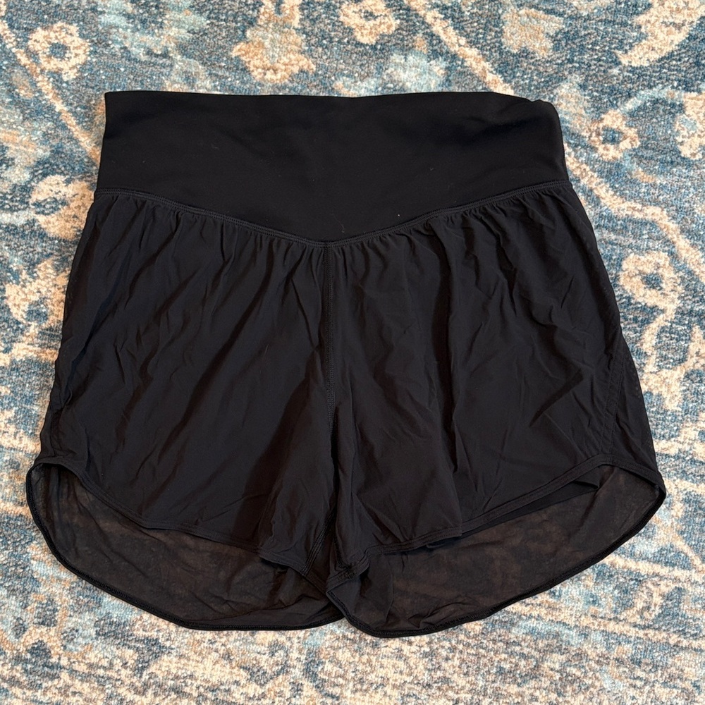 Lululemon Nulu and Mesh High Rise Yoga Short 3.5” size 10